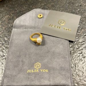 Julie Vos ring